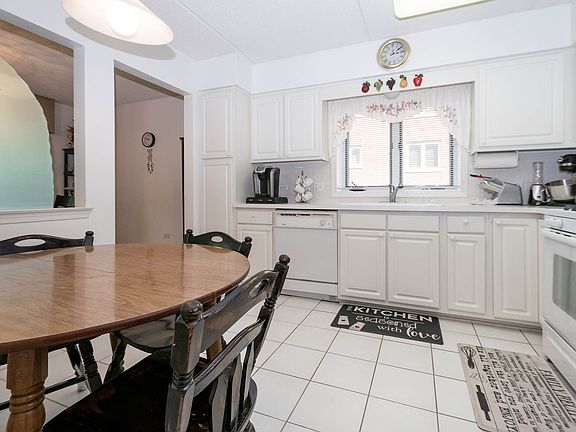 3rd image of 6450 W Berteau Ave APT 204