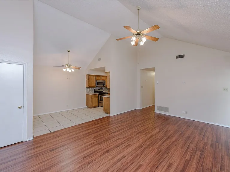 1902 Lee Dr — Photo 9