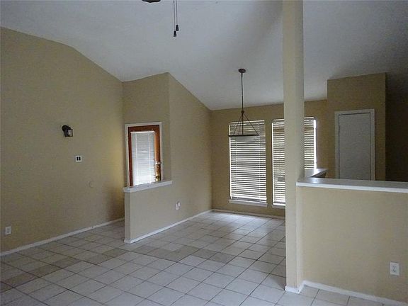 4th image of 11021 Crenchrus Ct
