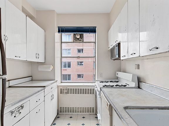 5th image of 25 Sutton Pl S APT 19H