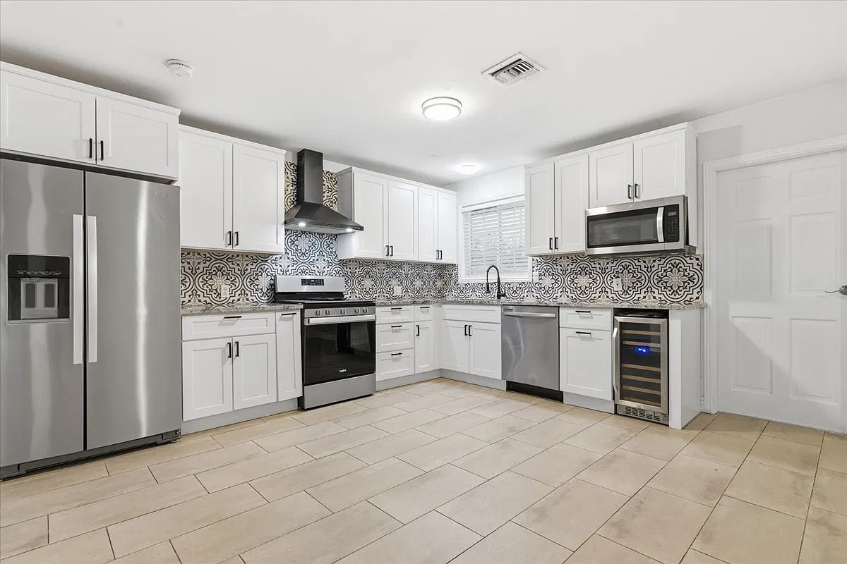 3 bed, 1600 sqft, $2,490 — Photo 2