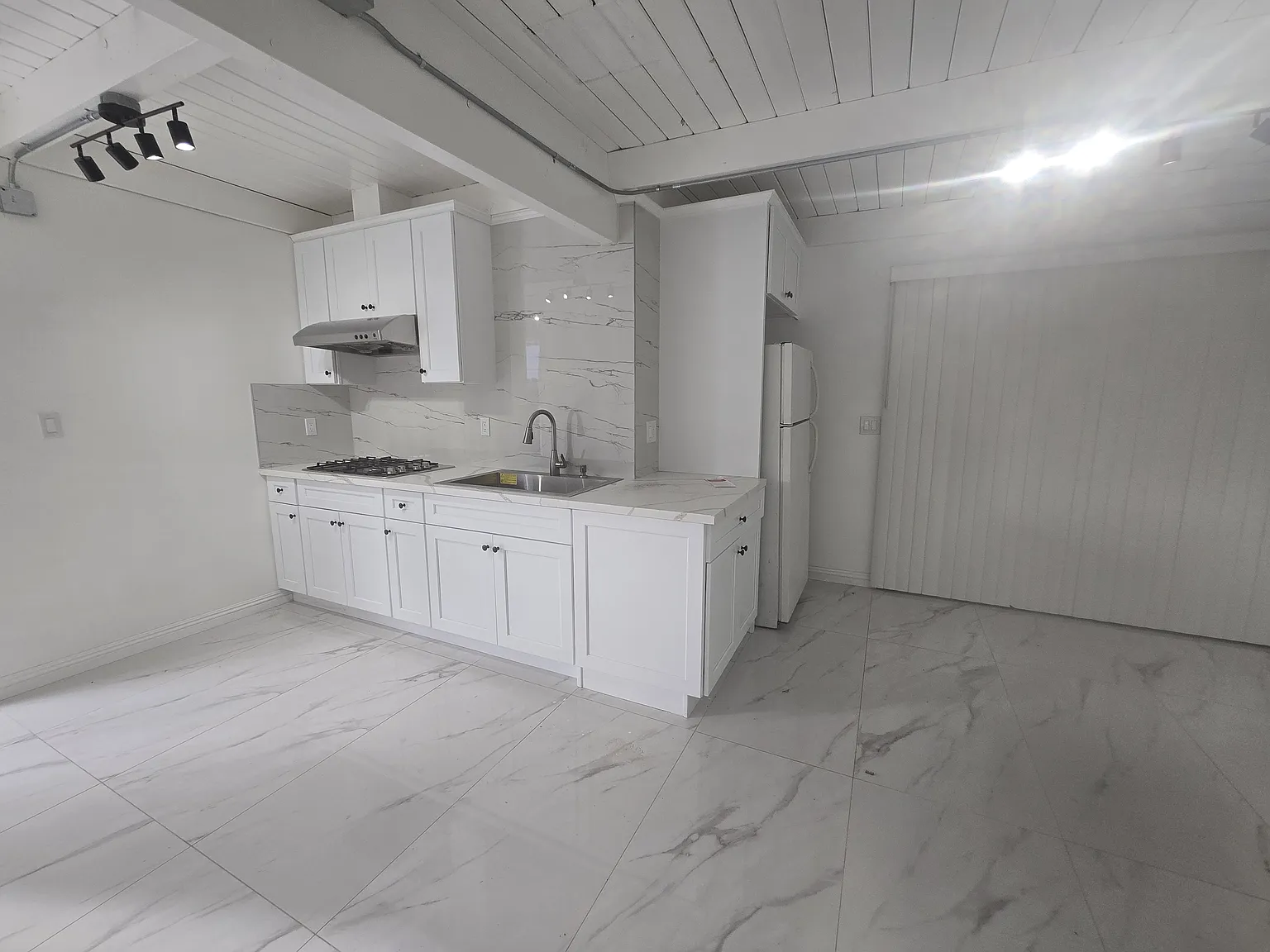 1 bed, 450 sqft, $2,200 — Photo 4