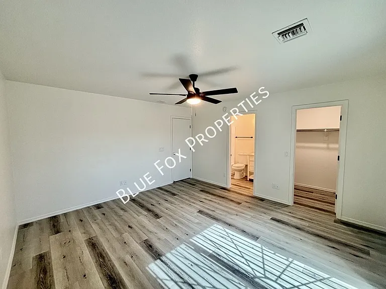 5369 S Waterloo Ln — Photo 17