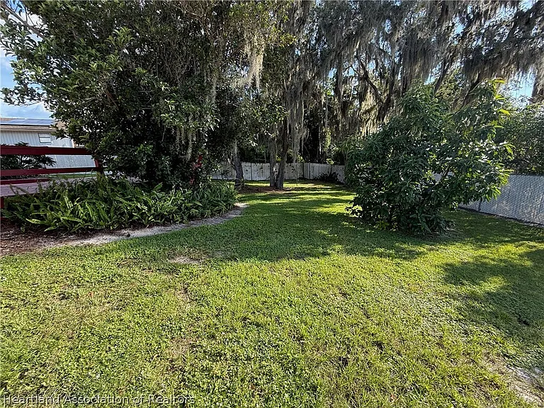 647 Holmes Ave — Photo 6