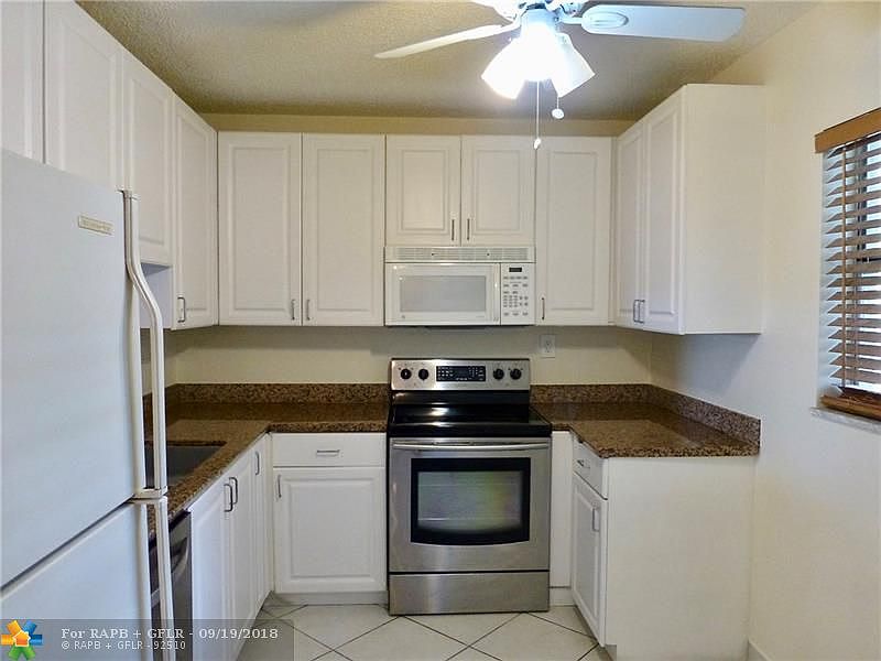 1st image of 1800 N Lauderdale Ave APT 1302