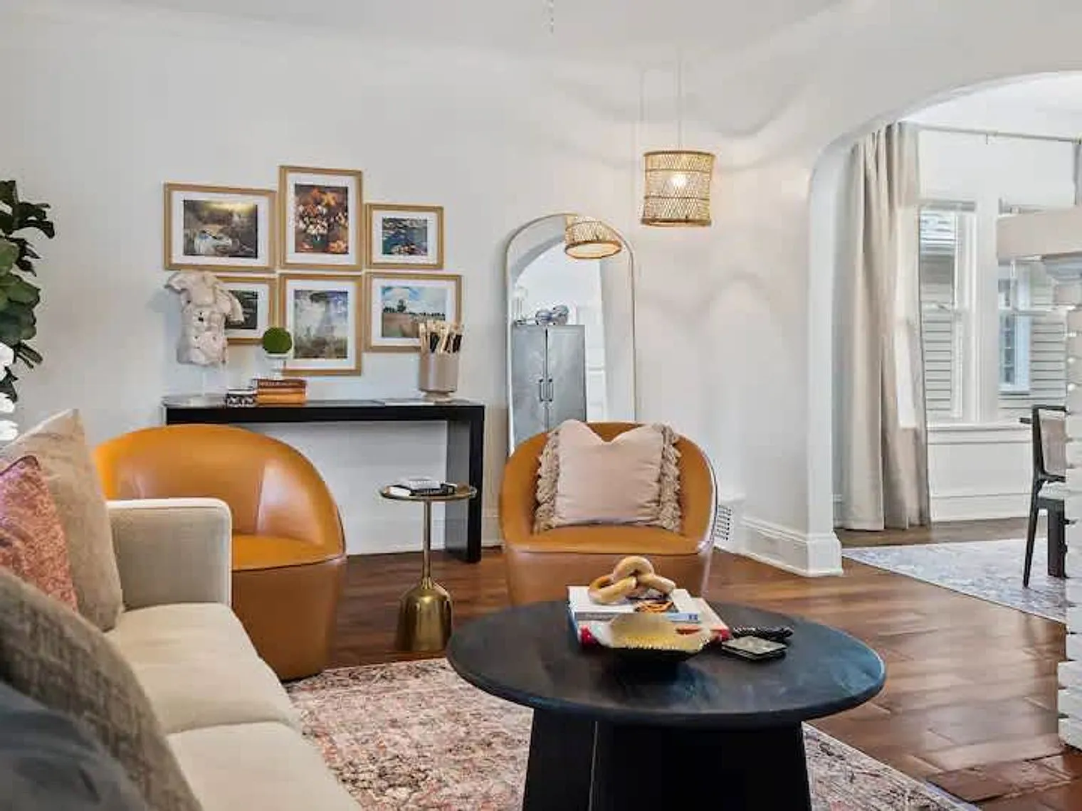 2 bed, 1.0 bath, 990 sqft, $2,424 — Photo 3