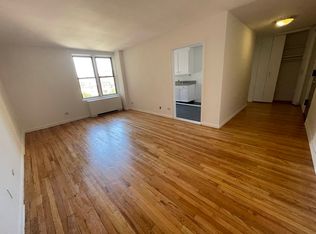 23-35 Broadway #3G, Astoria, NY 11106