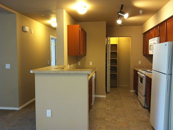 3rd image of 3211 E 55th Ave APT 204