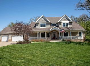 208 Oak Ridge Cir, Waverly, IA 50677