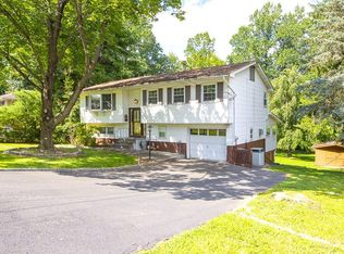 5 Gilmore Dr, Stony Pt, NY 10980