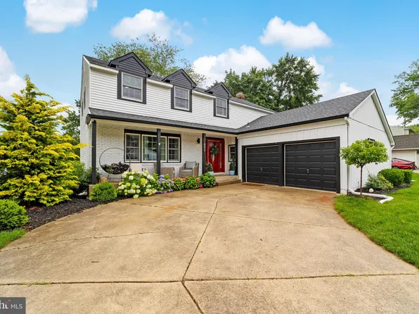 693 Lincoln Dr, Mount Laurel, NJ 08054