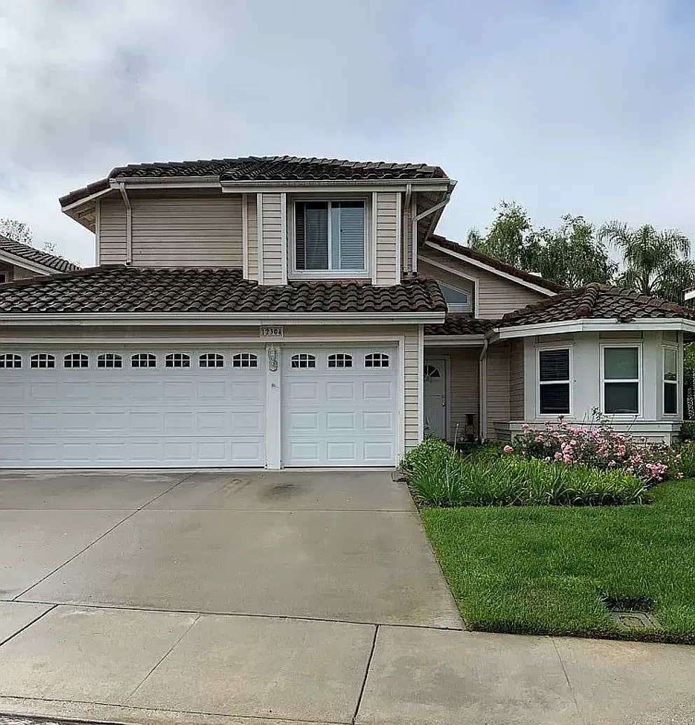 4 bed, 2216 sqft, $4,800 — Photo 1
