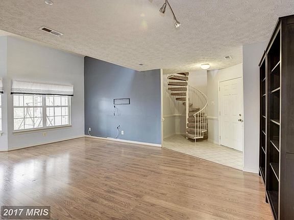 5th image of 203 Burkwood Ct Unit 3B