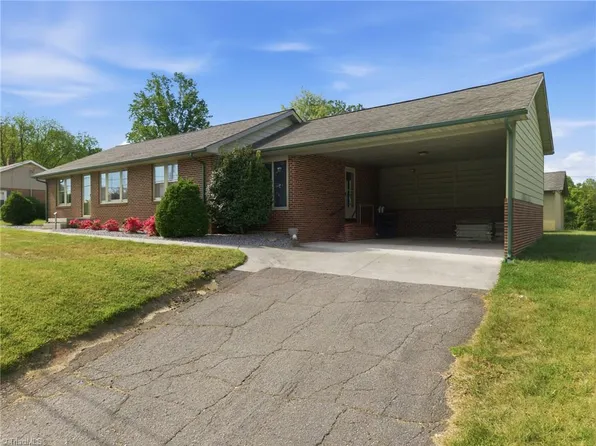 2356 Brushy Mountain Rd, Wilkesboro, NC 28697