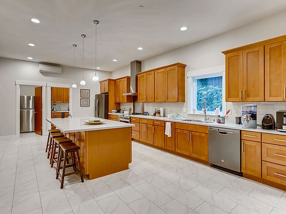 5th image of 16304 NE 50th St