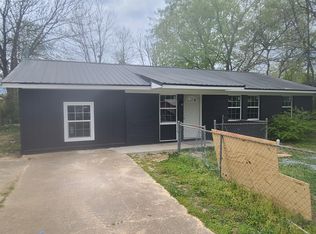127 Bayless Dr, West Point, MS 39773