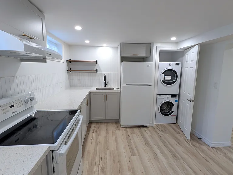 102 Kensington St #LOWER — Photo 2