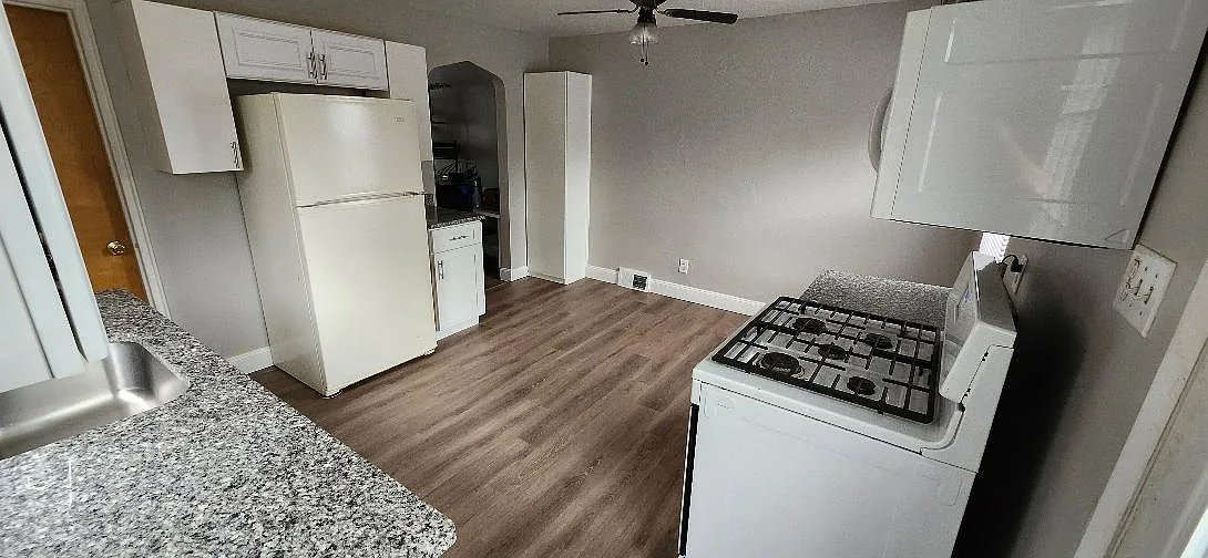 2 bed, 1050 sqft, $1,200 — Photo 2