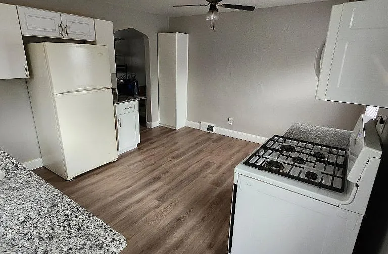 334 E Pike St #2 — Photo 2
