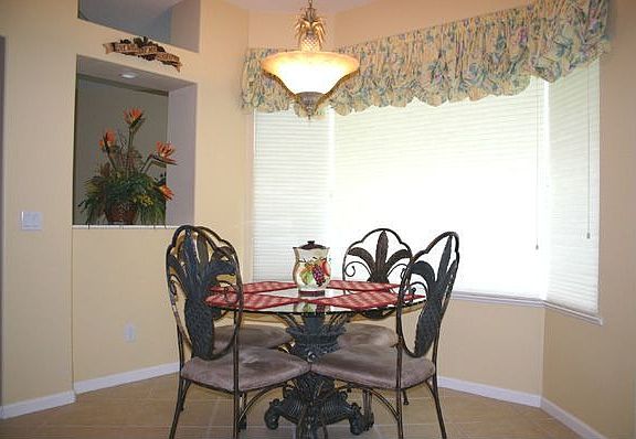 BREAKFAST NOOK