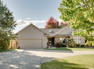 909 S Center St, Geneseo, IL 61254