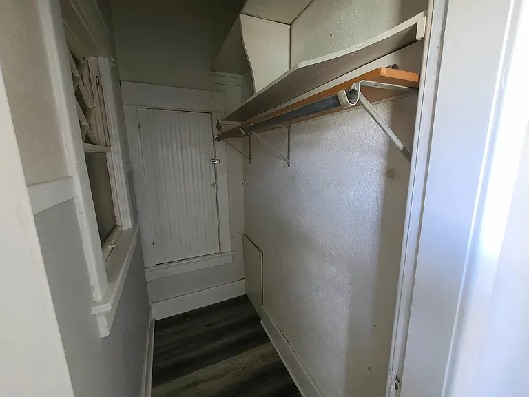 208 E Walnut St — Photo 9