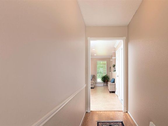 4th image of 3106 Brookhollow Dr