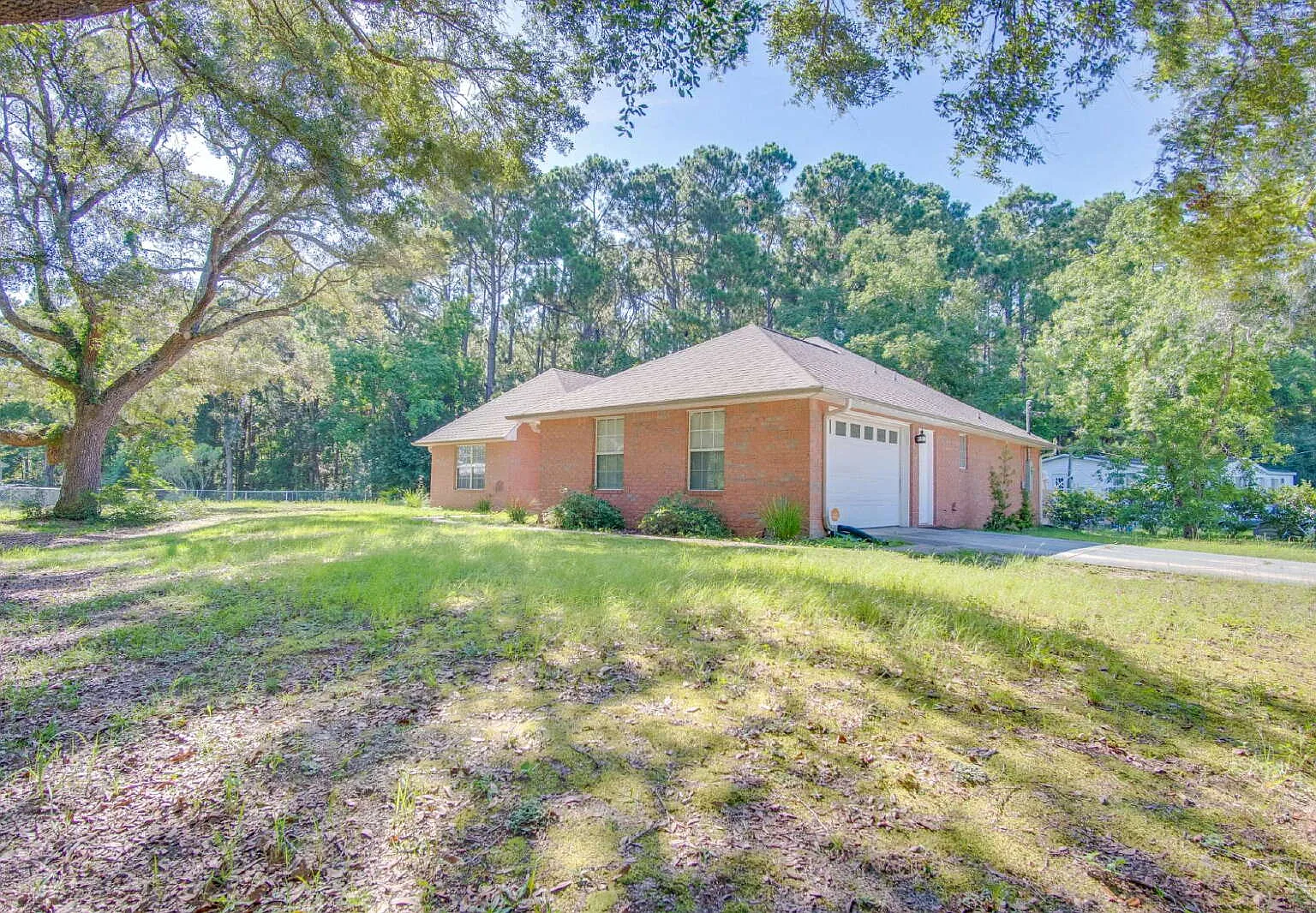 3 bed, 2.0 bath, 1903 sqft, $2,200 — Photo 2