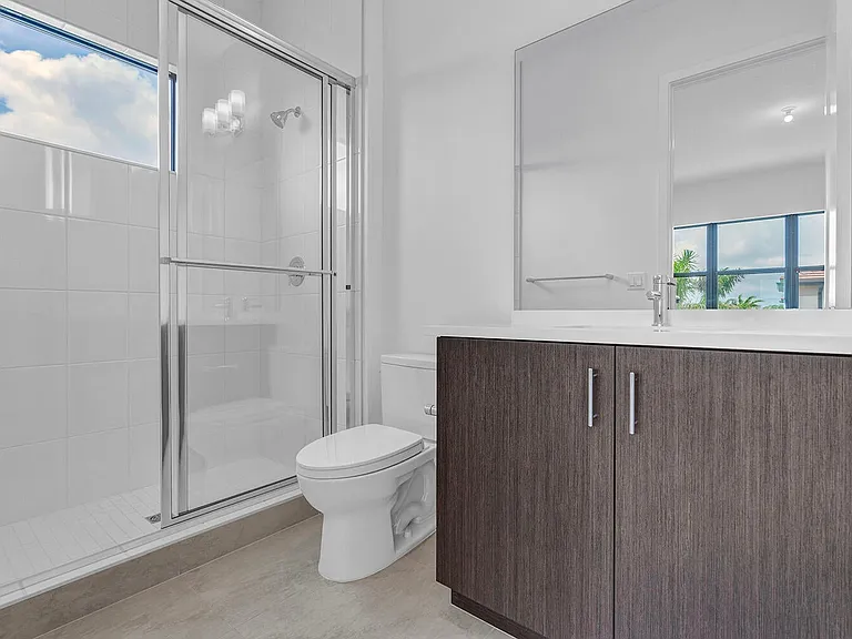 9523 Riverside Park Dr — Photo 10