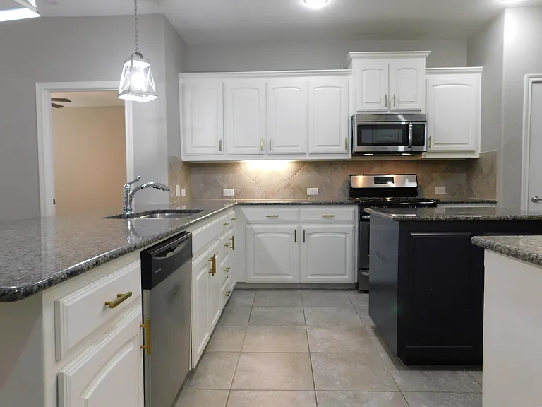 2401 Windhaven Dr — Photo 11