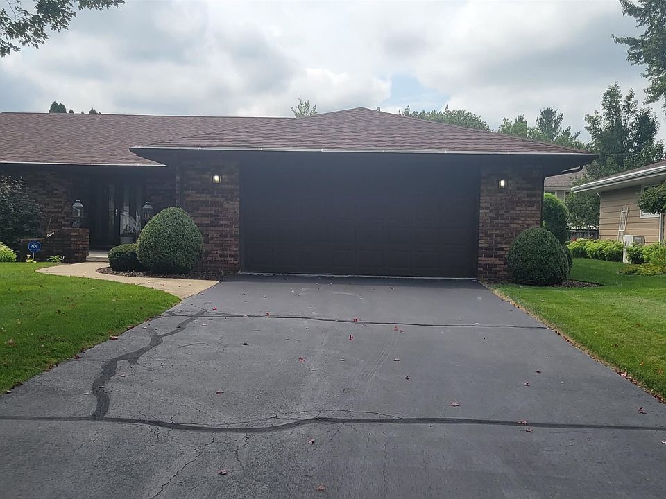 1st image of 906 Oakmont Pl
