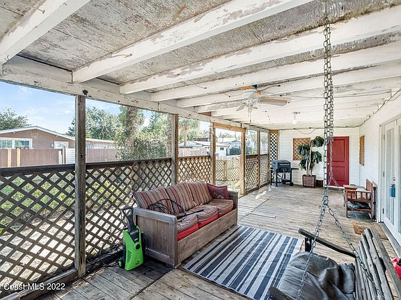 3rd image of 1527 Paradise Ln