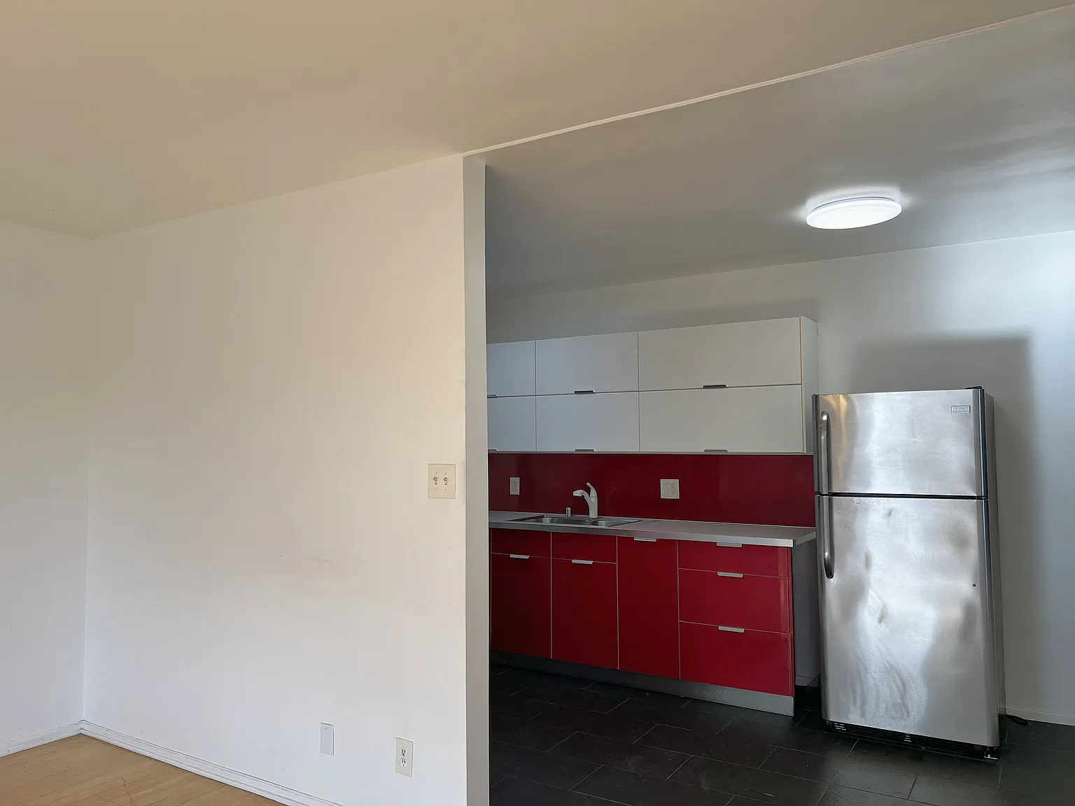 2 bed, 950 sqft, $3,333 — Photo 4