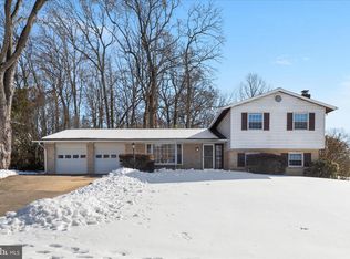 5105 Holden St, Fairfax, VA 22032