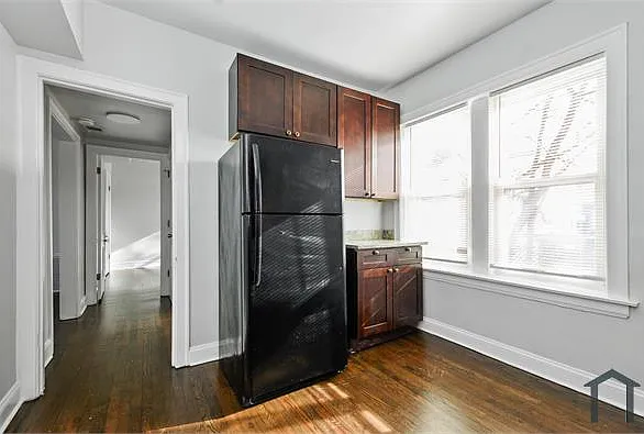 2905 W 66th St #2 — Photo 4