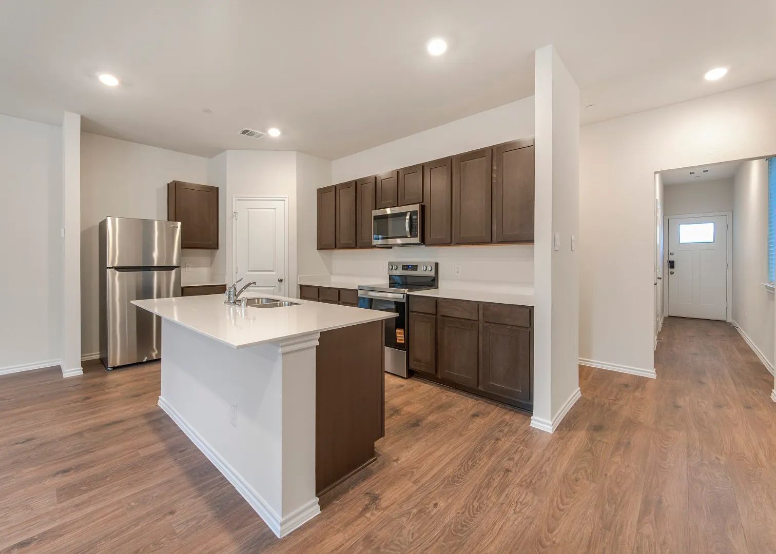 1916 Bluebonnet Ln — Photo 3