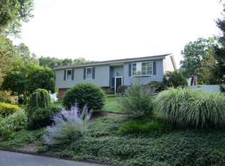702 Rolling Green Dr, Selinsgrove, PA 17870