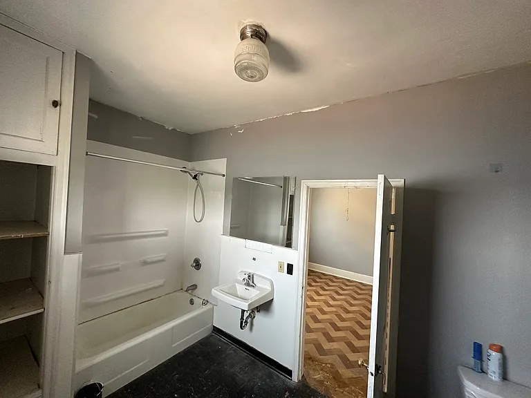 304 S Main St #2 — Photo 6