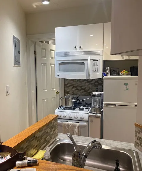 219 W 16th St #2C — Photo 2