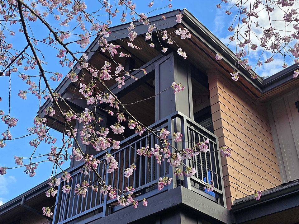 1st image of 555 Raven Woods Dr #29