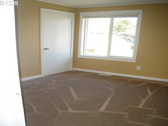5th image of 5411 NE 34th St APT A