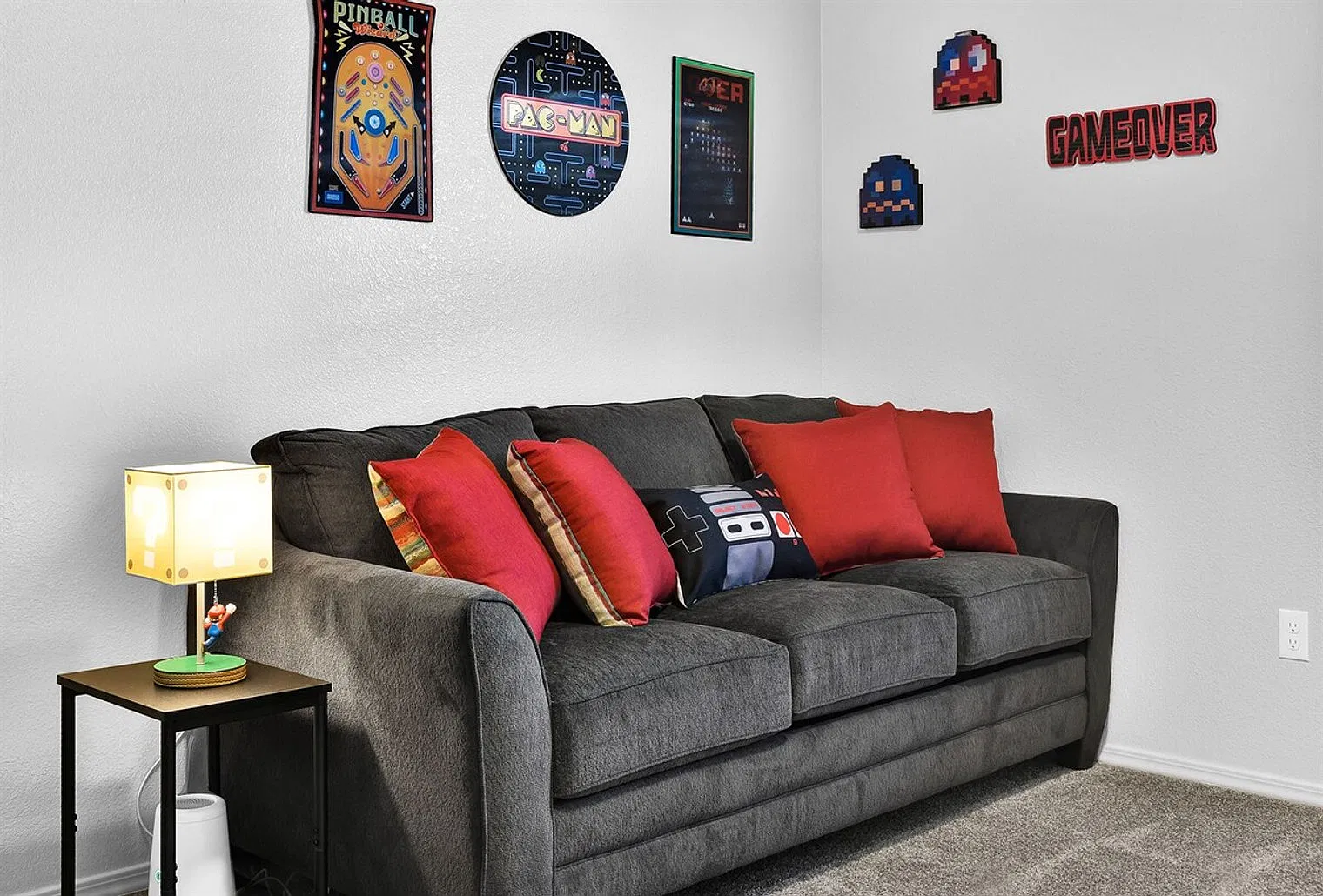 3 bed, 2.0 bath, 1700 sqft, $5,915 — Photo 3