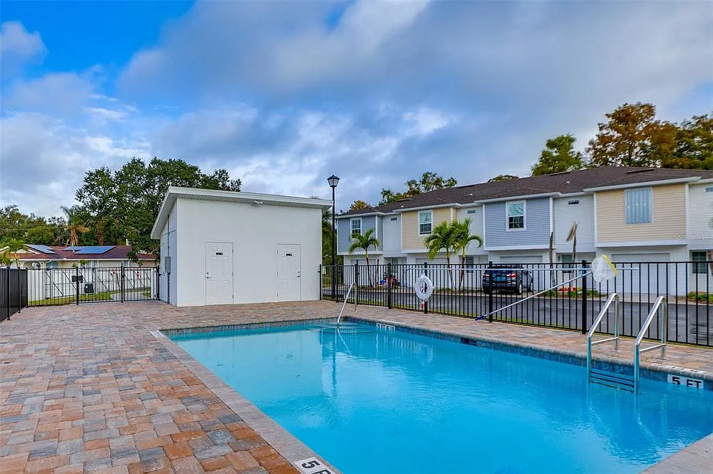 2 bed, 2.0 bath, 1098 sqft, $2,500 — Photo 3