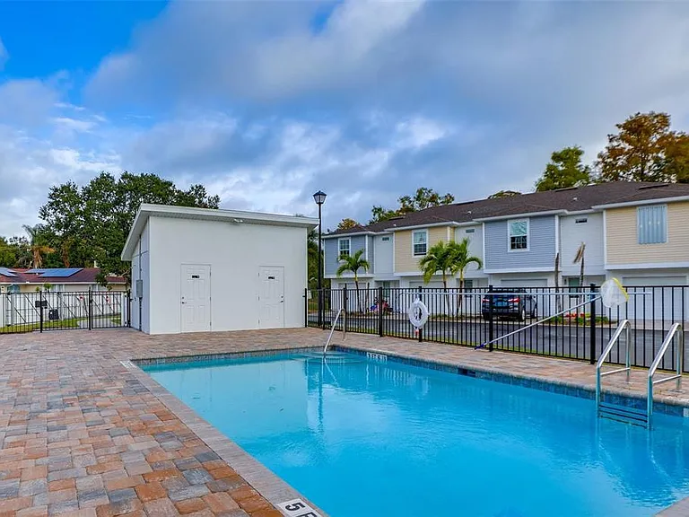 2441 6th Avenue Dr E — Photo 3