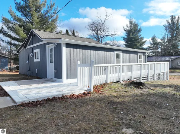 2762 Cathy St, Harrison, MI 48625