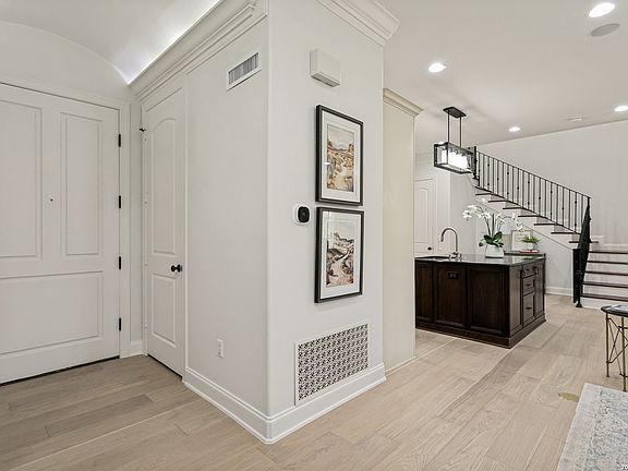 4th image of 130 Harrigan Ct #130