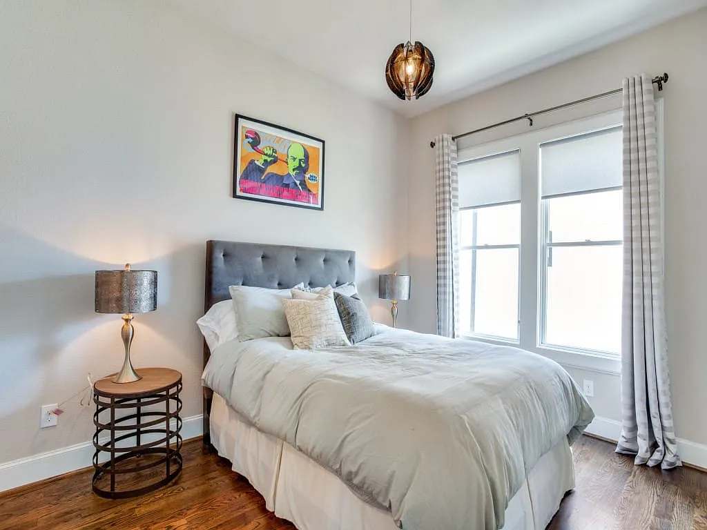 3 bed, 3.5 bath, 2310 sqft, $4,800 — Photo 4
