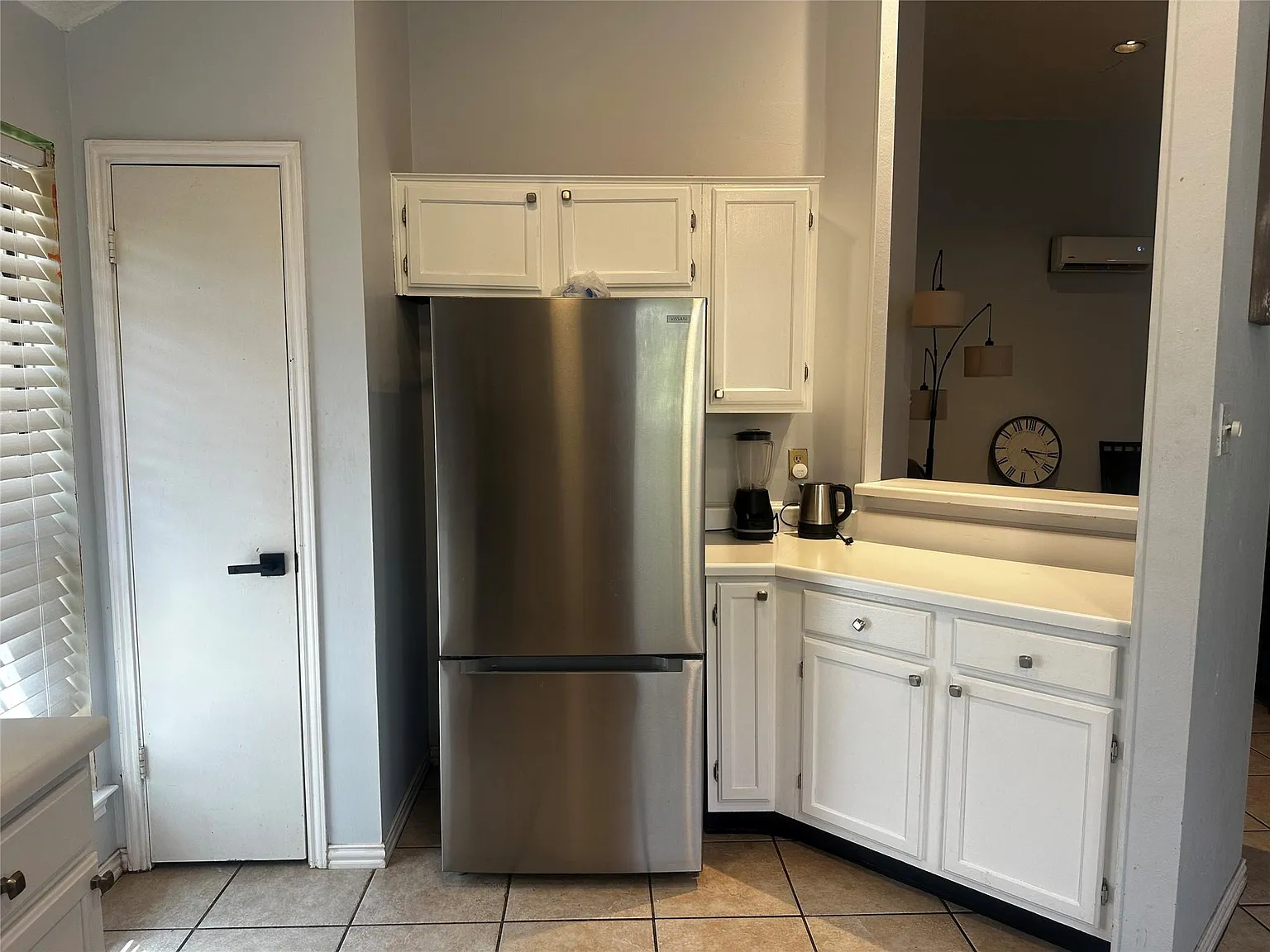 3 bed, 2.0 bath, 1421 sqft, $2,800 — Photo 3