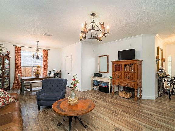 4th image of 4424 Park Creek Ct