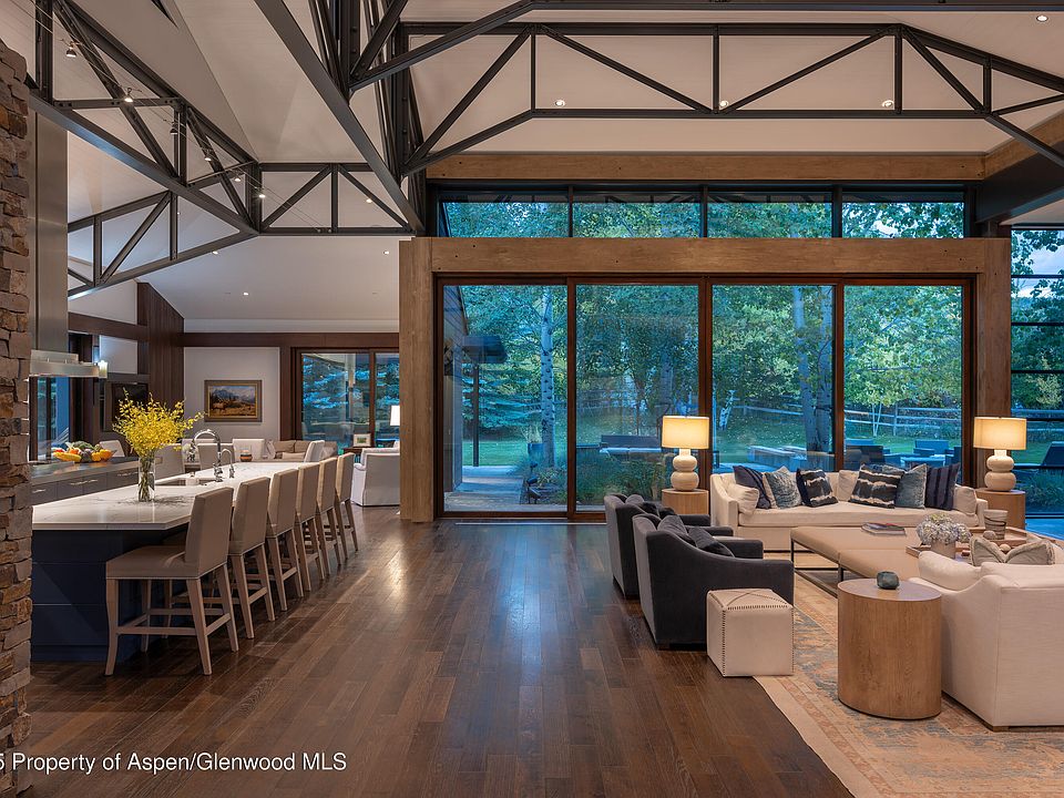 1st image of 28 Maroon Dr